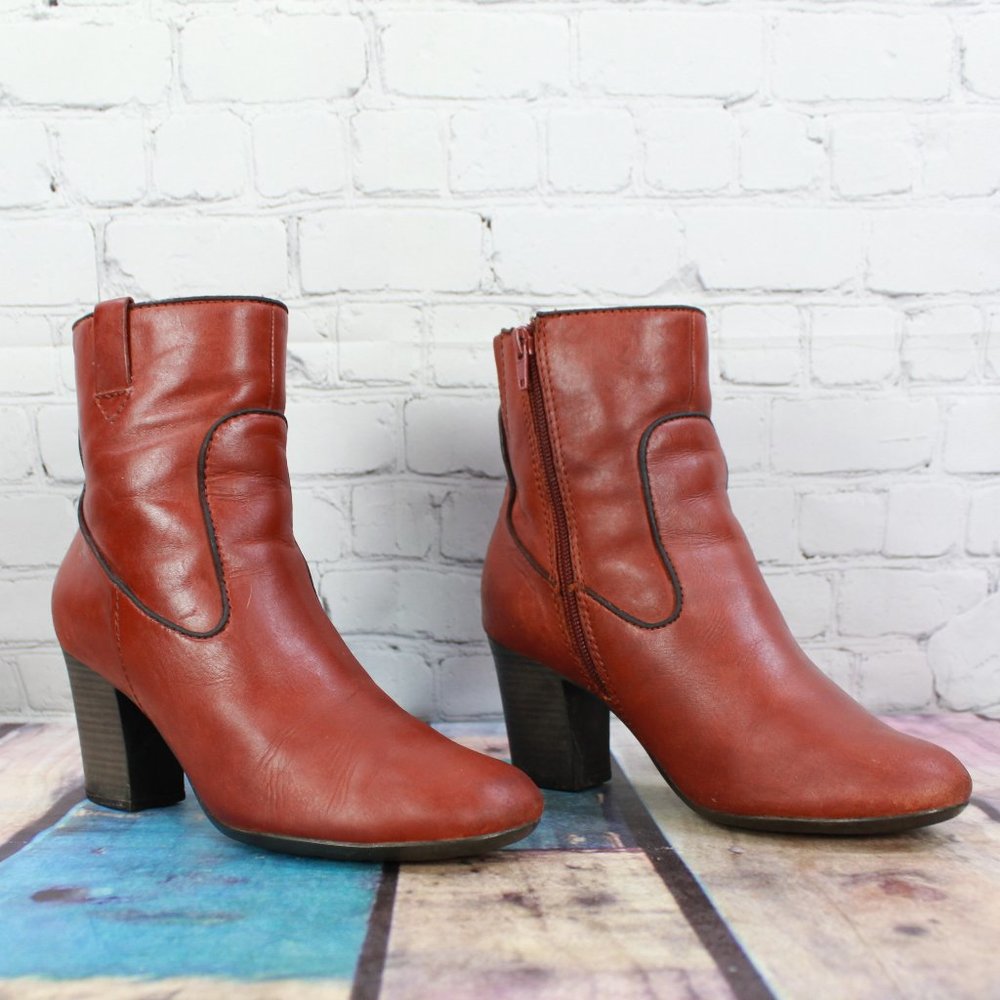 Clark's Stroll Vine Brown Leather Side Zip Heeled Ankle Booties 7.5 M - Picture 3 of 9